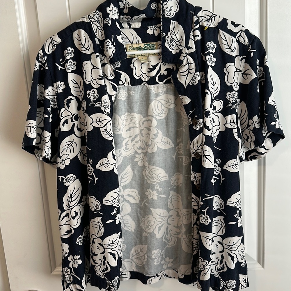 Hawaiian Jack’s Cafe Blue Hawaiian Button Up!